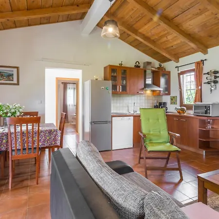 2 Bedroom Awesome In Loborika