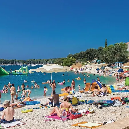 Radeki Glavica With Fireplace I Loborika