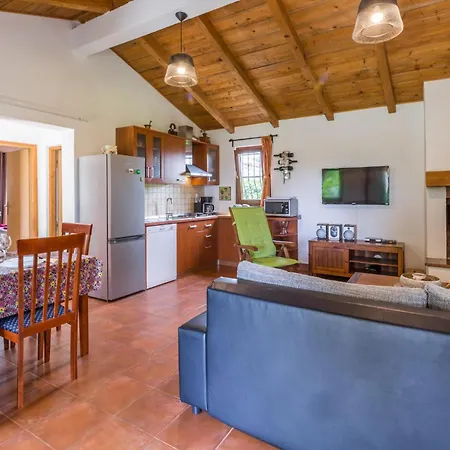 Dom wakacyjny Radeki Glavica With Fireplace I